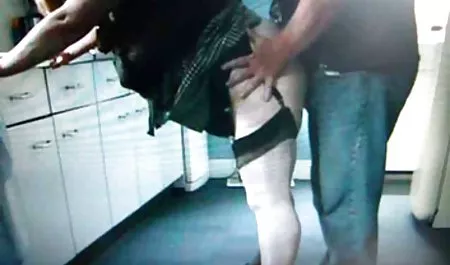با یک دوربین فیلمبرداری مشتاق, ربات فیلم سکسی در تلگرام از آتش زنه فاحشه